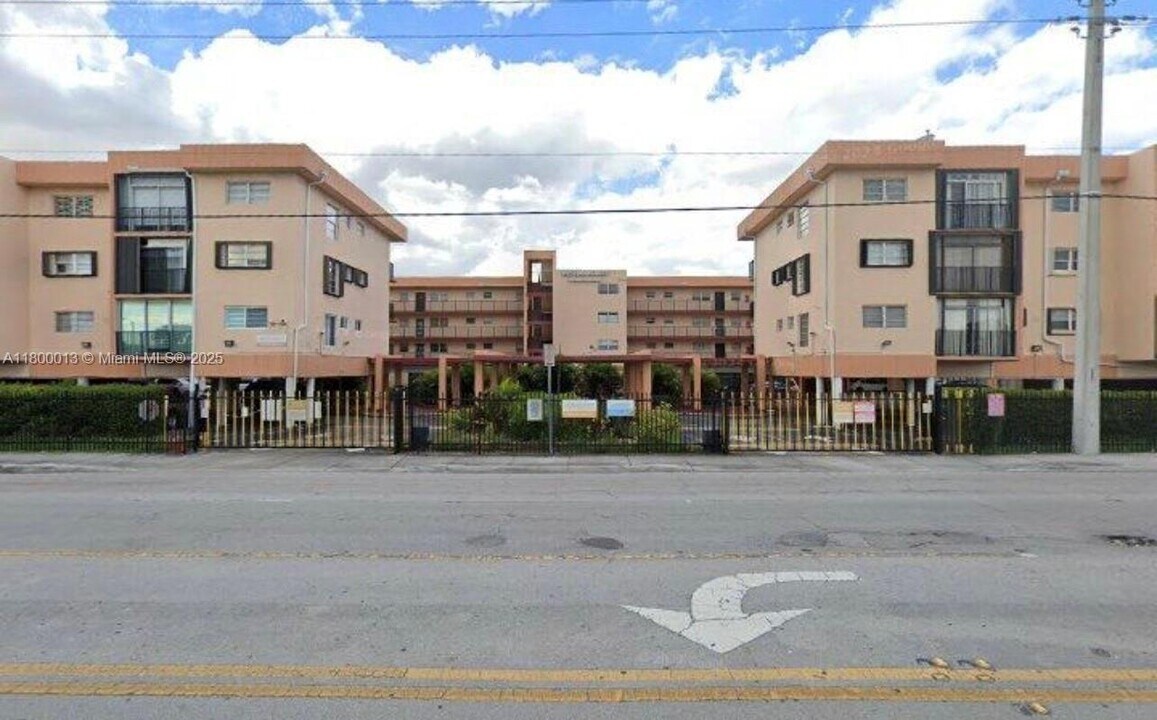 1855 W 60th St in Hialeah, FL - Building Photo