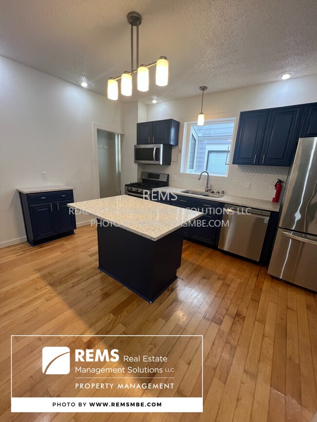 813 Williamson St, Unit #1 in Madison, WI - Foto de edificio - Building Photo