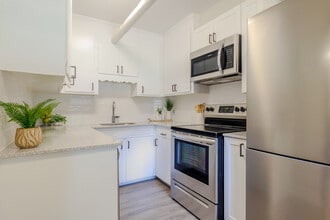 Kent Manor in Chatham, ON - Building Photo - Interior Photo