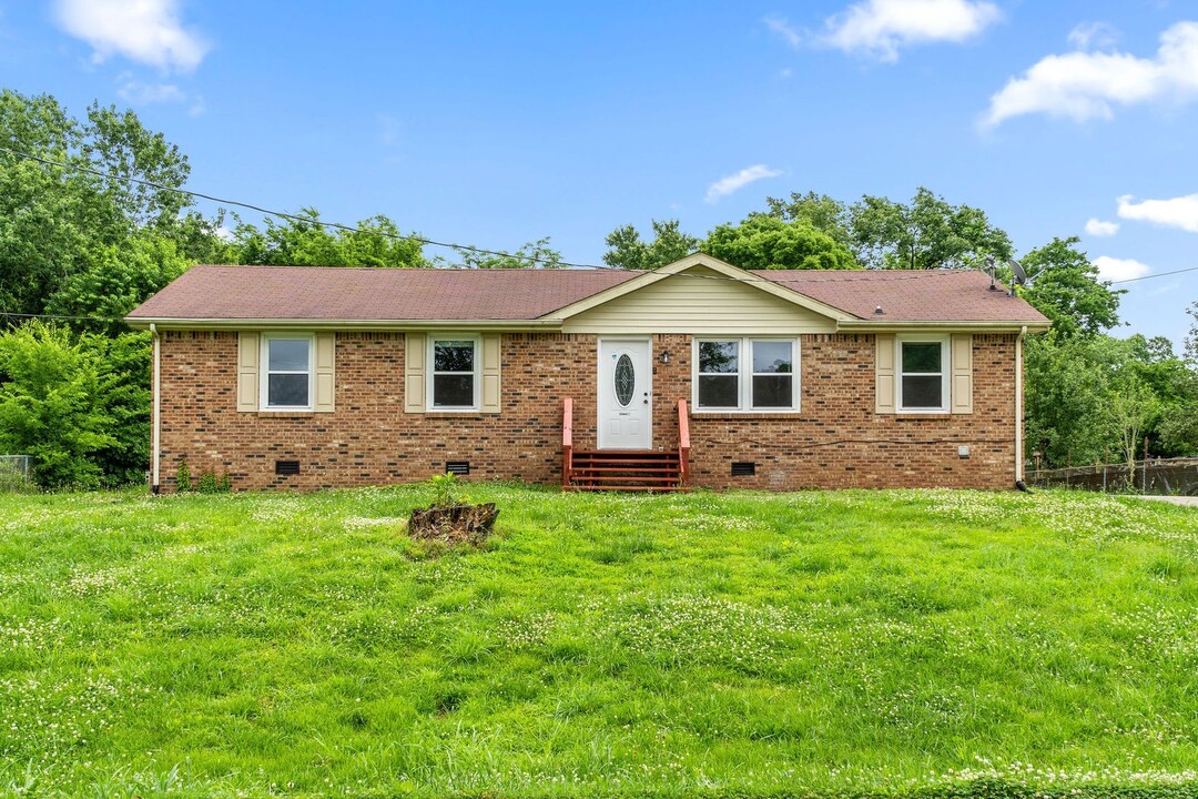 1317 Courtney Dr in Clarksville, TN - Building Photo