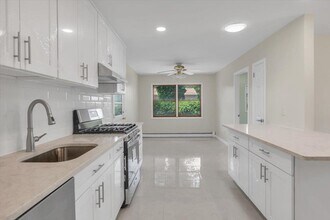 8 Fern Dr in Commack, NY - Building Photo - Building Photo