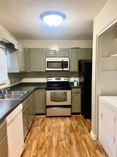 205 Old Rocky Ridge Ln in Vestavia Hills, AL - Foto de edificio - Building Photo