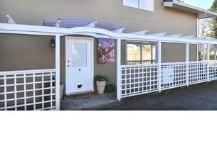 15xx Nichol Rd in White Rock, BC - Building Photo