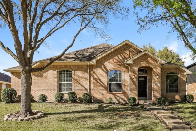 property at 1141 Lakeside Dr