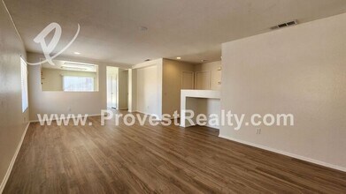 14471 Queen Valley Rd in Victorville, CA - Building Photo - Building Photo