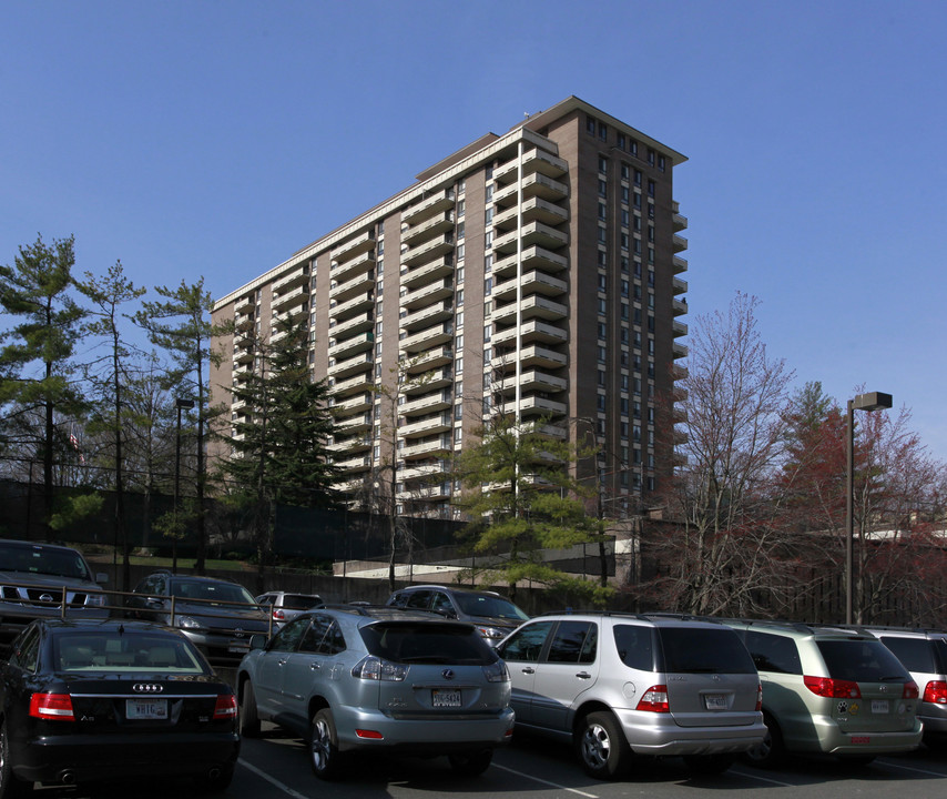 Regency in McLean, VA - Building Photo