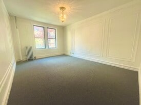 2511 Cruger Ave in Bronx, NY - Building Photo