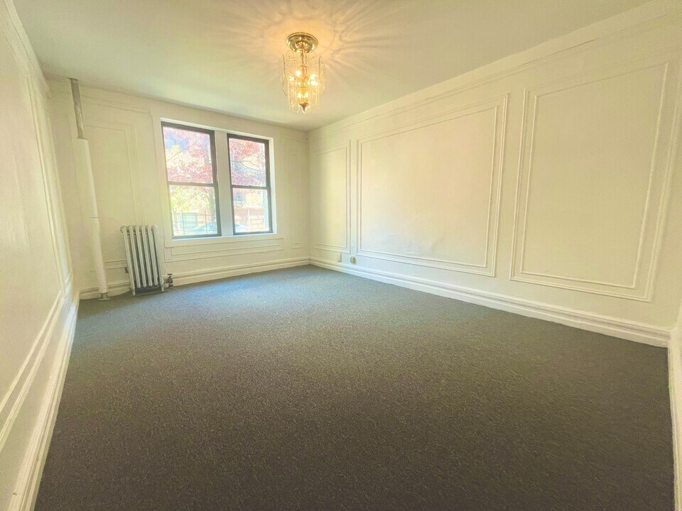 2511 Cruger Ave in Bronx, NY - Foto de edificio