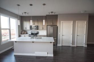 40 Sage Bluff Rd NW in Calgary, AB - Building Photo - Building Photo