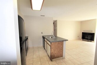 115 Ashton Ct in West Deptford, NJ - Building Photo - Building Photo