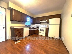 4122 77th St Cir in Urbandale, IA - Foto de edificio - Building Photo