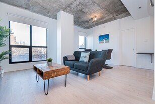 100 Boul. de Maisonneuve E in Montréal, QC - Building Photo