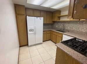 9856 Shirley Gardens Dr in Santee, CA - Foto de edificio - Building Photo