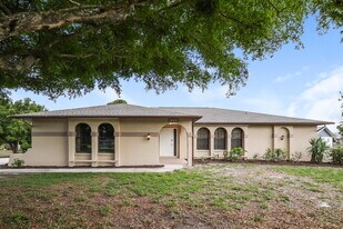 1320 SE 2nd St in Cape Coral, FL - Building Photo