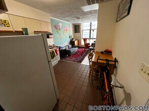 81 Essex St, Unit 47 in Boston, MA - Foto de edificio - Building Photo