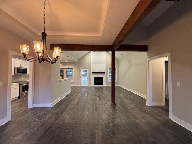 1240 N Austin Springs Rd in Piney Flats, TN - Building Photo - Building Photo