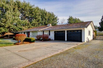 9929 District Line Rd in Burlington, WA - Building Photo - Building Photo