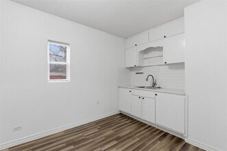 613 W Murray St in Denison, TX - Building Photo - Building Photo