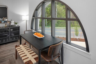 Mercato Grove in Lake Oswego, OR - Building Photo - Building Photo