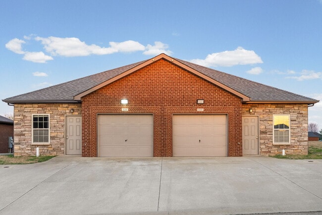 109 Holland Dr in Clarksville, TN - Foto de edificio - Building Photo