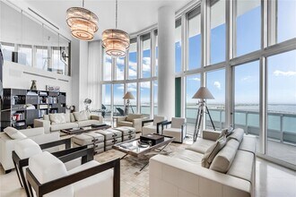 1643 Brickell Ave in Miami, FL - Building Photo - Building Photo