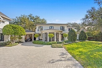 1002 S Frankland Rd in Tampa, FL - Building Photo - Building Photo