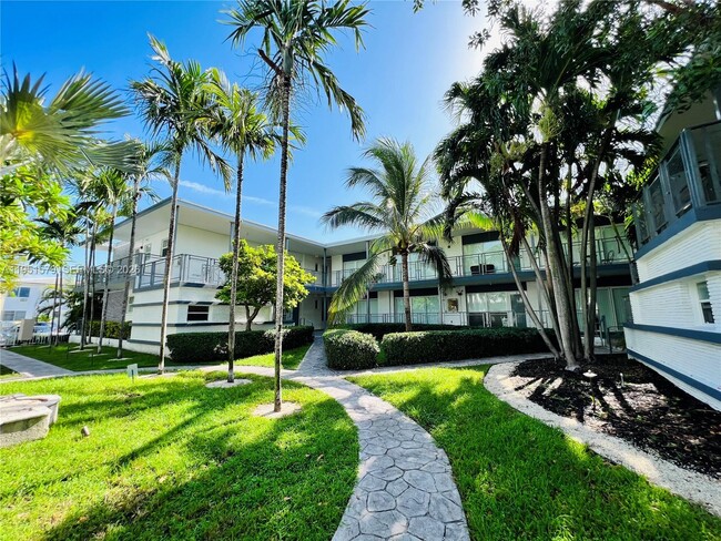 946 Bay Dr in Miami Beach, FL - Building Photo - Building Photo