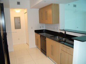 325 S Biscayne Blvd, Unit 921 in Miami, FL - Building Photo - Building Photo