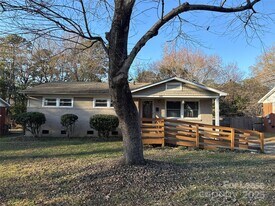 1431 Woodhill Ln in Charlotte, NC - Building Photo