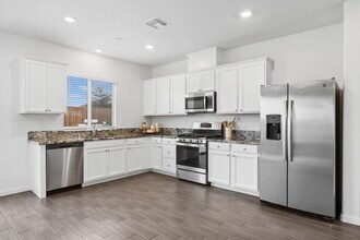 4040 Newmarket St in Roseville, CA - Building Photo - Building Photo