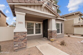 5824 E Hoover Ave in Mesa, AZ - Foto de edificio - Building Photo