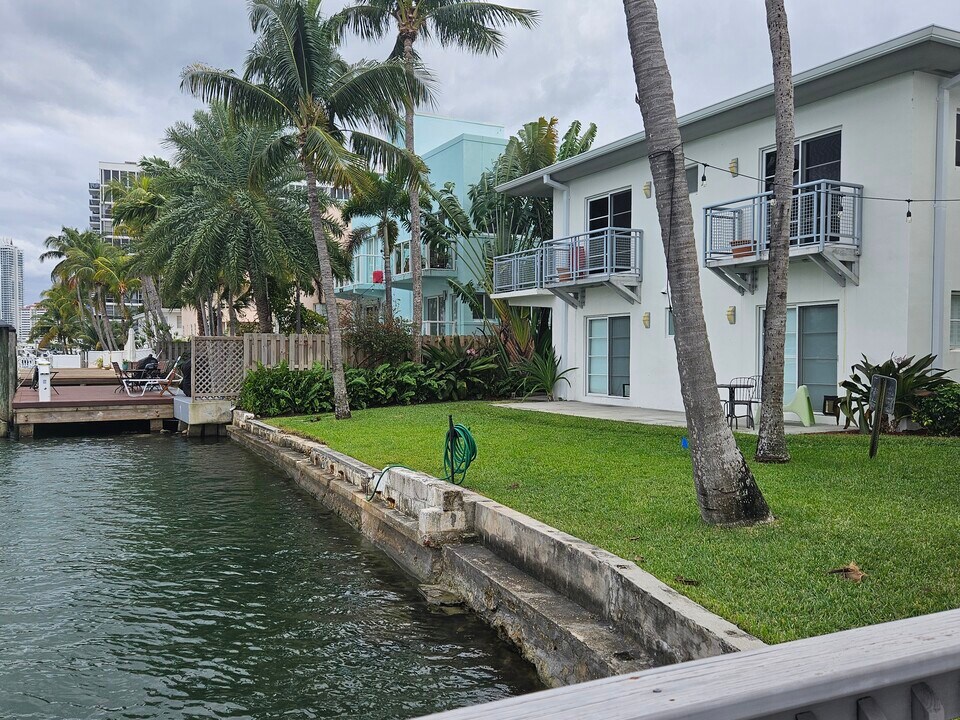 6905 Bay Dr, Unit 16 in Miami, FL - Foto de edificio