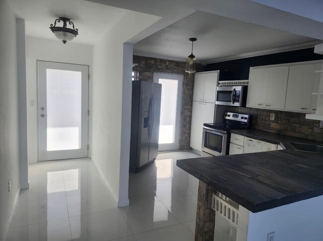 property at 1175 NE Miami Gardens Dr