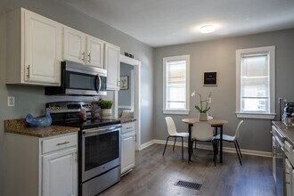 18 Newcastle Rd, Unit 1 in Boston, MA - Foto de edificio - Building Photo