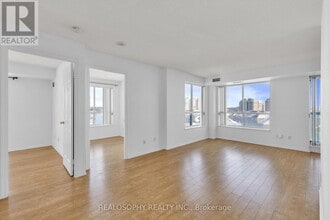 3 Ellesmere St in Richmond Hill, ON - Building Photo - Building Photo