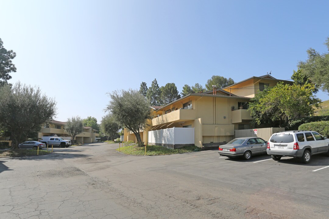 Green Hill Apartments in Thousand Oaks, CA - Building Photo