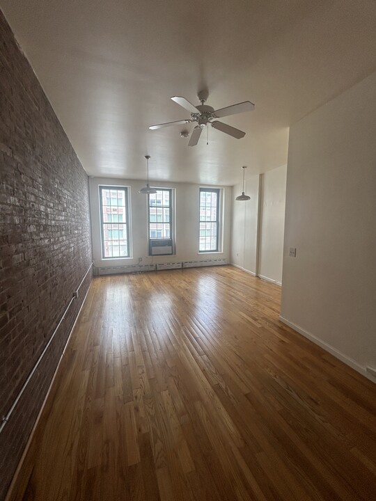 258 E 138th St, Unit 3 in Bronx, NY - Building Photo