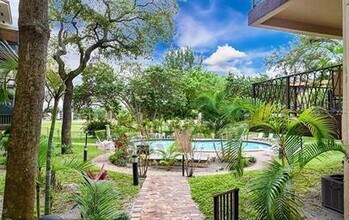 5961 N Falls Circle Dr, Unit 309 in Lauderhill, FL - Building Photo - Building Photo