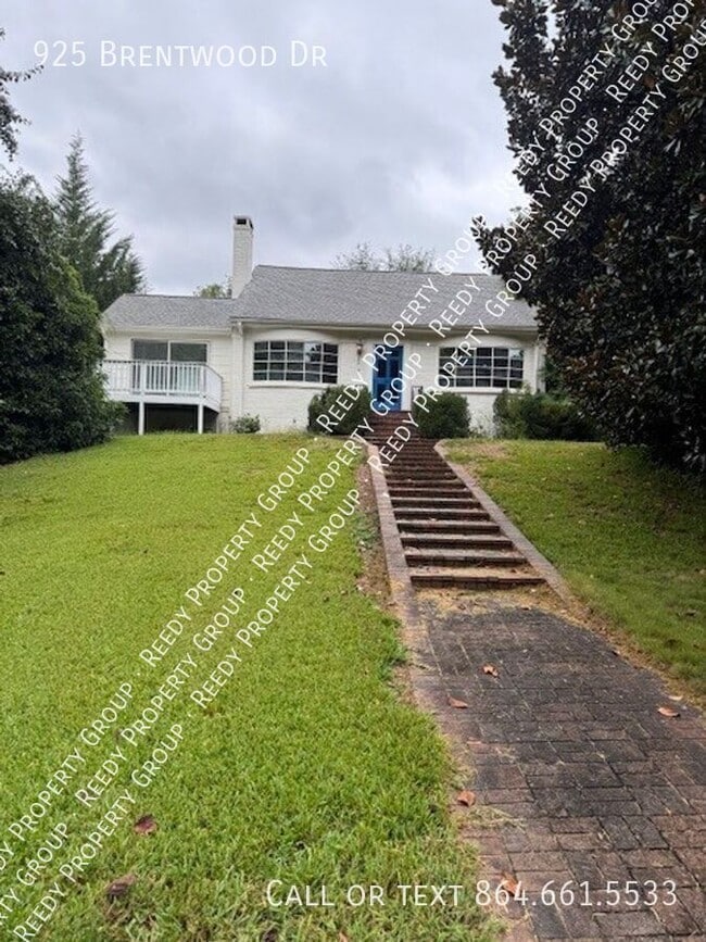 property at 925 Brentwood Dr