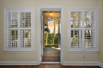 924 Hemingway Cir in Tampa, FL - Foto de edificio - Building Photo