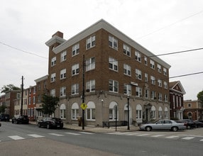 Country Court Apartments in Media, PA - Building Photo - Building Photo