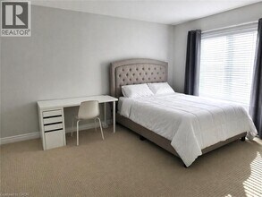 120 Vineberg Dr in Hamilton, ON - Building Photo - Building Photo