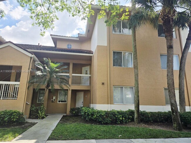 860 NW 92nd Ave in Plantation, FL - Building Photo - Building Photo