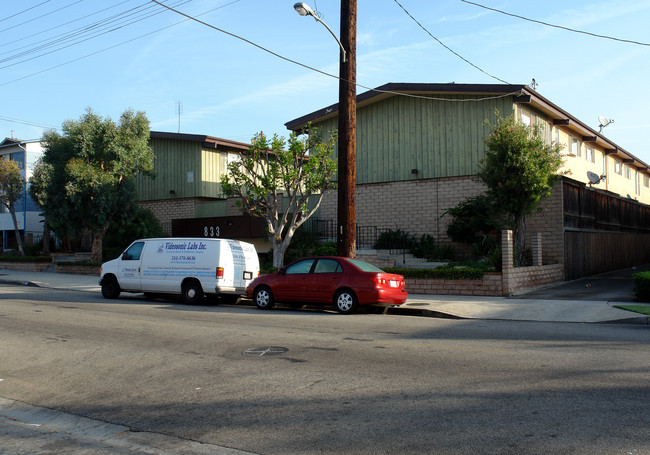 833 W Beach Ave in Inglewood, CA - Building Photo - Building Photo