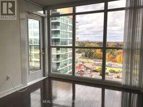 19 Singer Ct in Toronto, ON - Building Photo - Building Photo