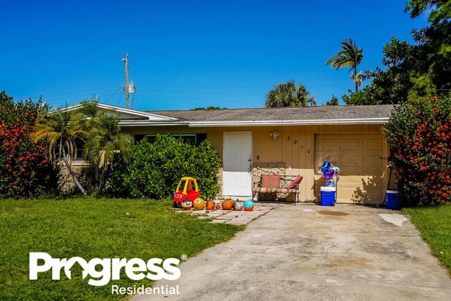 8910 Cypress Lake Dr