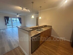 8290 Gate Pkwy W in Jacksonville, FL - Foto de edificio - Building Photo