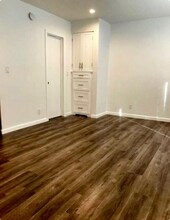 6220 Holly Mont Dr in Los Angeles, CA - Building Photo - Building Photo