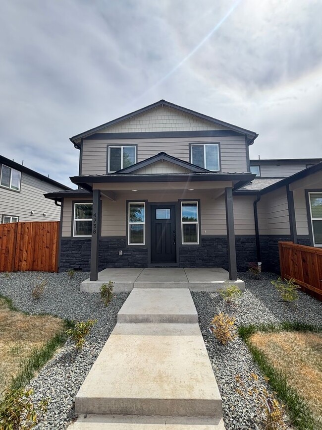 4738-4740 Gebhard Rd in Central Point, OR - Building Photo - Building Photo