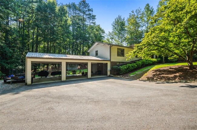 745 Holland Rd in Powder Springs, GA - Building Photo - Building Photo
